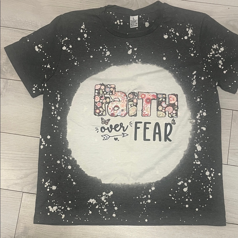 Gildan Kids 'Faith Over Fear' Graphic Tee - Black and White